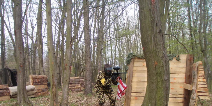 Vyladěný paintball v Brně: přestřelka až pro 10 osob, pro každého zbraň, kuličky, maska i kombinéza