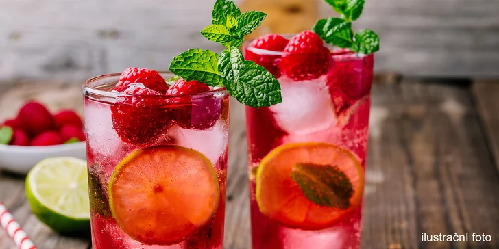 Slané nebo sladké vaflové tyčinky s drinkem z prosecca pro jednoho či dva