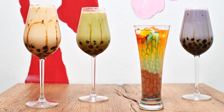 Osvěžující bubble tea dle výběru přímo na Újezdě: ovocný, mléčný i kombinace