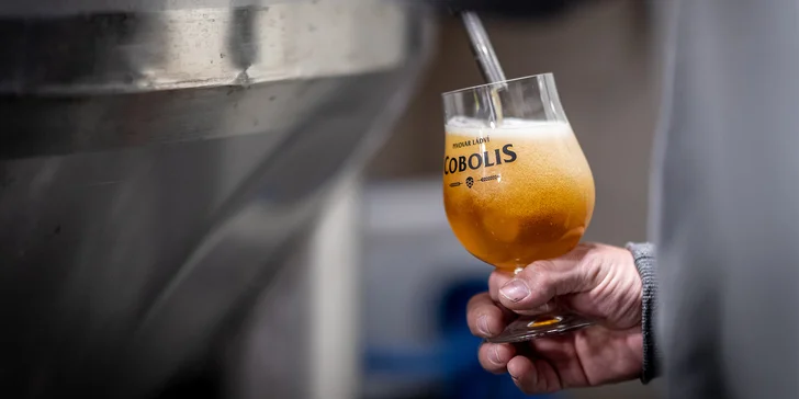 Prohlídka pivovaru Cobolis Ládví pro 2 osoby: ochutnávka piv, pivo domů i večeře v restauraci