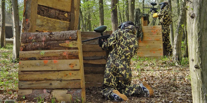 Vyladěný paintball v Brně: přestřelka až pro 10 osob, pro každého zbraň, kuličky, maska i kombinéza