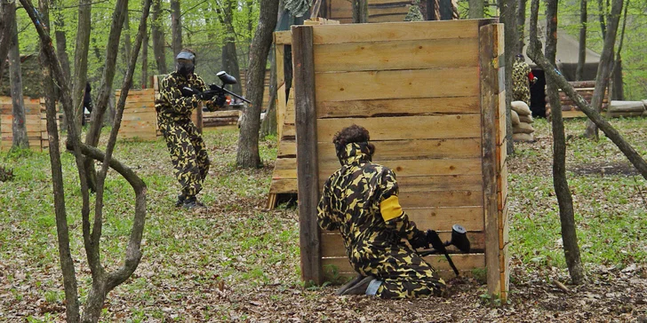 Vyladěný paintball v Brně: přestřelka až pro 10 osob, pro každého zbraň, kuličky, maska i kombinéza