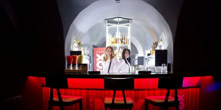 Celý kýbl míchaných drinků v rozjetém Nox clubu