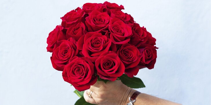 Kytice až 30 rudých růží, možno i s věnováním a rozvozem
