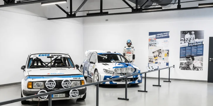 V expozici naleznete i autentické závodní stroje z Dakaru, v jejichž popředí stojí legendární multi vítězný quad Josefa Macháčka či první dakarský motocykl Davida Pabišky.