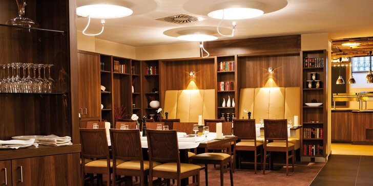 Pobyt v elegantním 4* hotelu poblíž vídeňské radnice i rezidence Hofburg: snídaně a neomezený wellness