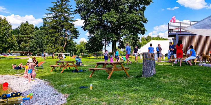 Pohodové odpoledne: posezení na louce s opékáním špekáčků a nápoji pro 1, 2 nebo 4 osoby