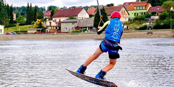 Wakeboard až pro 4 osoby: jedna či dvě hodiny parádní zábavy na vodním vleku