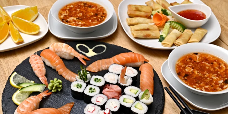 Sushi sety o 24–48 kouscích i s jarními závitky nebo krevetami a miso či thajskou polévkou