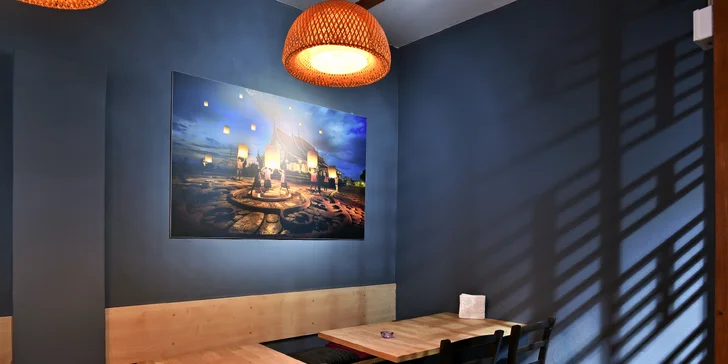 Sushi sety o 24–48 kouscích i s jarními závitky nebo krevetami a miso či thajskou polévkou