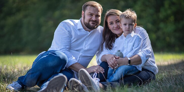 Hodina venkovního focení na Praze 9 a okolí: zamilované páry, nastávající maminky, rodiny i portréty