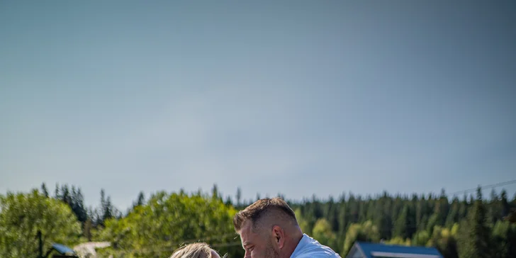Až hodina venkovního focení na Praze 9 a okolí: zamilované páry, nastávající maminky, rodiny i portréty
