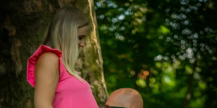 Až hodina venkovního focení na Praze 9 a okolí: zamilované páry, nastávající maminky, rodiny i portréty
