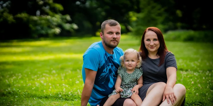 Až hodina venkovního focení na Praze 9 a okolí: zamilované páry, nastávající maminky, rodiny i portréty