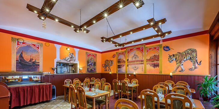 Menu v indické restauraci pro 1 nebo 2 osoby: předkrm, hlavní chod a příloha i dezert dle výběru
