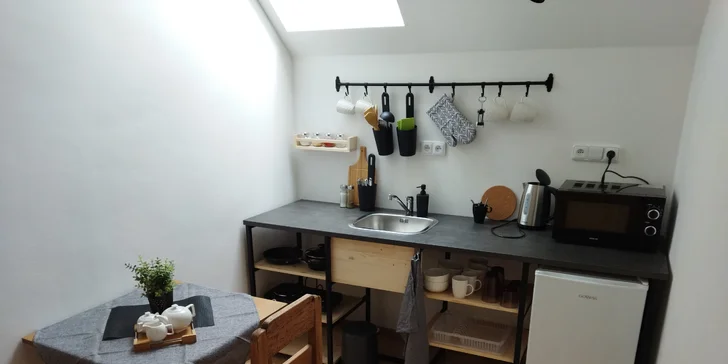 Nový penzion na Broumovsku: pokoje či apartmán s terasou, privátní wellness i venkovní bazén, snídaně
