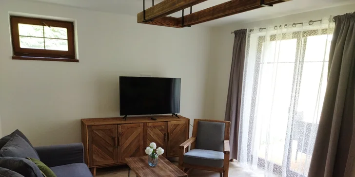 Nový penzion na Broumovsku: pokoje či apartmán s terasou, privátní wellness i venkovní bazén, snídaně