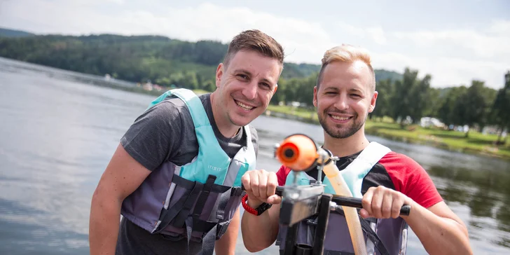 Poklad na Slapském jezeře: malá či velká šifrovačka na motorových člunech až pro 4 nebo rovnou 6 osob