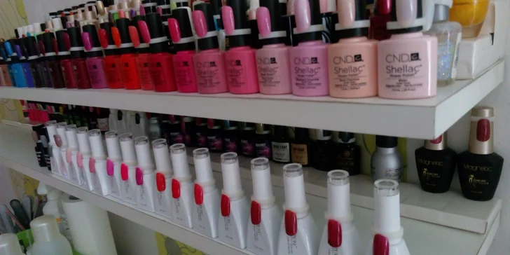 Dopřejte rukám luxus: manikúra s permanentním lakováním CND Shellac