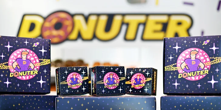 2–12 donutů dle výběru z Donuter Donuts: 21 příchutí s mňamózní polevou, posypem i náplní