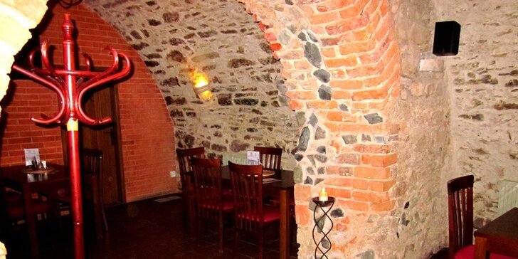 Vynikající koleno či tatarák v Mikulovské vinárně