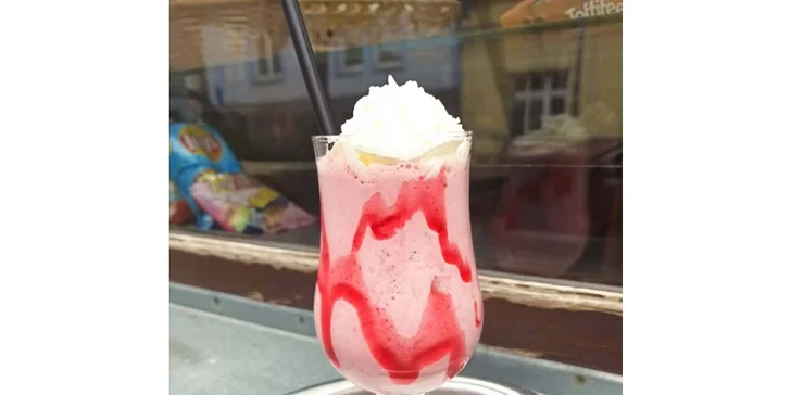 Minitky s nápojem podle výběru: milkshake, našlehaná káva nebo lahodný čaj