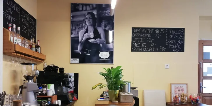 Minitky s nápojem podle výběru: milkshake, našlehaná káva nebo lahodný čaj