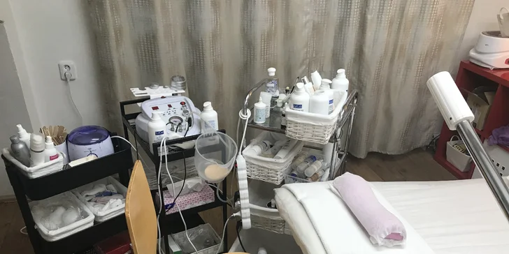 Kosmetické ošetření obličeje: čištění ultrazvukem, ozonizér i masáž
