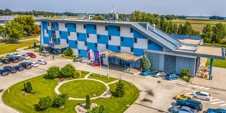 Rodinný i adrenalinový pobyt hned u Slovakia Ringu: polopenze, wellness i jízdy na motokárách
