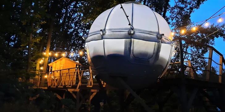 Romantika v přírodě nedaleko Vlašimi: pobyt v Cocoon Tree Bed se soukromou spa terasou
