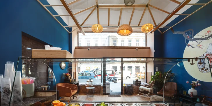 Střední či velký bubble tea nebo osvěžující perlivý ovocný čaj dle výběru