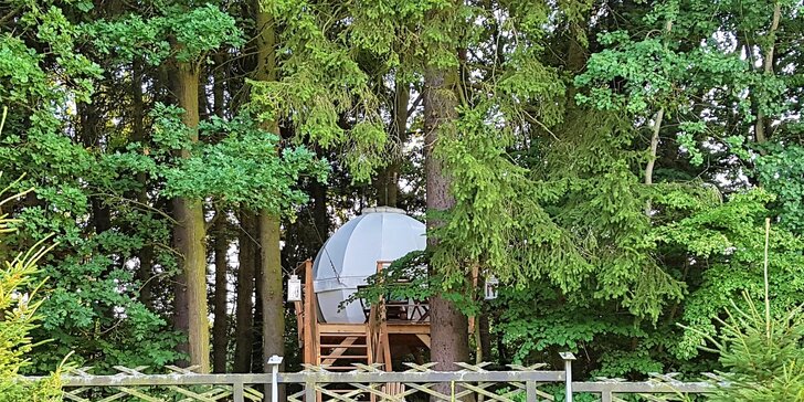 Romantika v přírodě nedaleko Vlašimi: pobyt v Cocoon Tree Bed se soukromou spa terasou