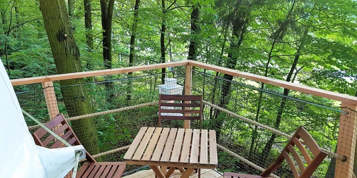 Romantika v přírodě nedaleko Vlašimi: pobyt v Cocoon Tree Bed se soukromou spa terasou