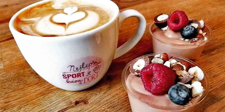 Espresso, lungo, americano nebo cappuccino a dortík podle výběru