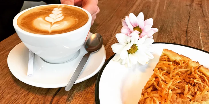 Espresso, lungo, americano nebo cappuccino a dortík podle výběru