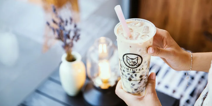 Střední či velký bubble tea nebo osvěžující perlivý ovocný čaj dle výběru