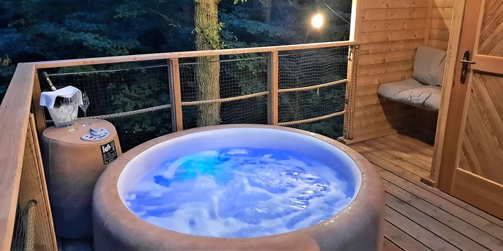 Romantika v přírodě nedaleko Vlašimi: pobyt v Cocoon Tree Bed se soukromou spa terasou