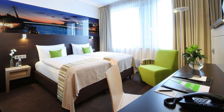 4* dovolená v centru Bratislavy: hotel se snídaní a barem ve 13. patře