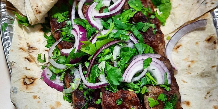 Lula kebab na uhlí: specialita z mletého masa i s opečenými bramborami pro 1 či 2 osoby