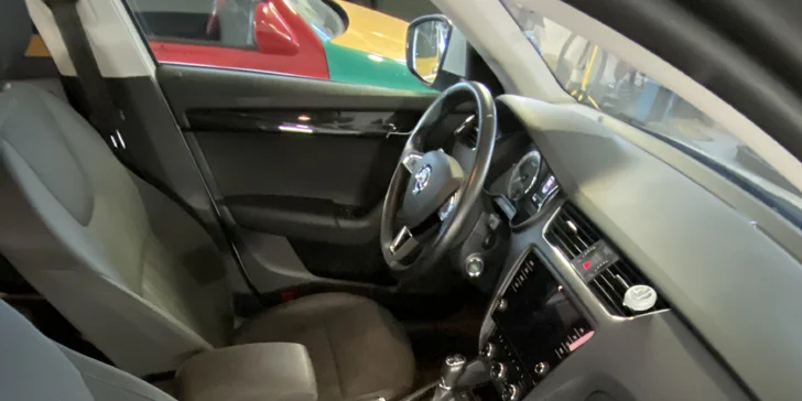 Automyčka až k vám domů: čištění exteriéru i interiéru vozidla kdekoli po Praze