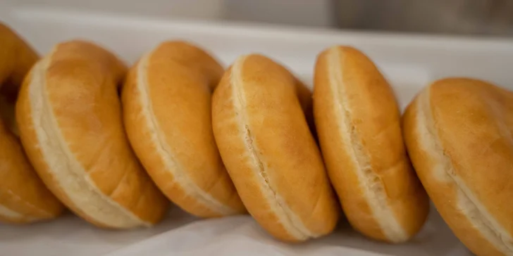 Sladká odměna v centru Olomouce: donut a káva z Coblihy podle výběru