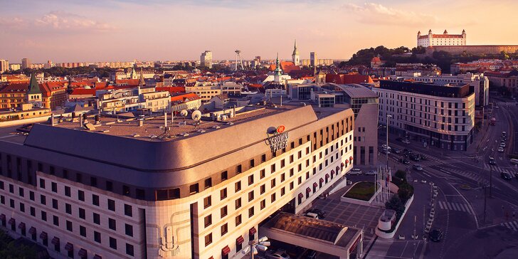 Poznejte krásy Bratislavy: 4* hotel Crowne Plaza v centru města, snídaně