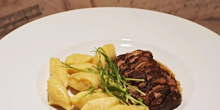 Tři chody v srdci Teplic pro dvě osoby: menu s kachním prsem, sýrem halloumi či panenkou