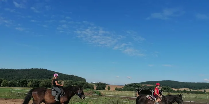 Hodinová vyjížďka na koni pro děti i dospělé v přírodě okolo Ranče Oliver
