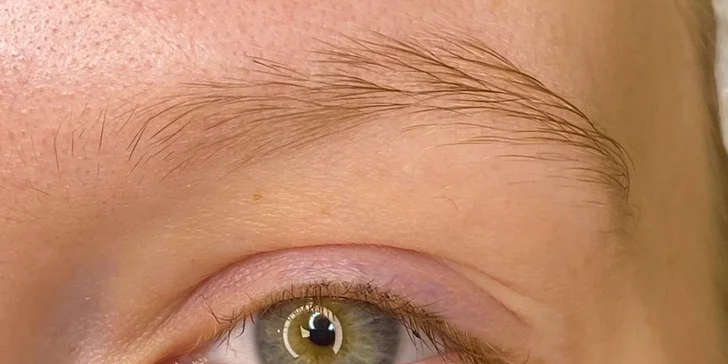 Úprava a barvení obočí, módní laminace i lash lifting přirozených řas