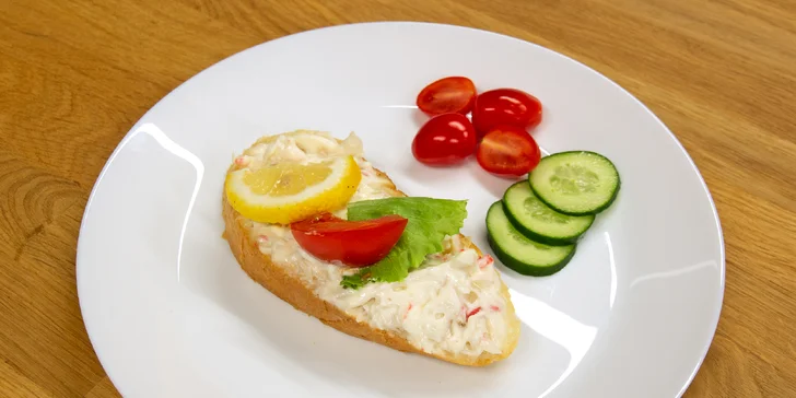 Oslňte návštěvu skvělým pohoštěním – 10 či 20 chlebíčků z Cukrárny Lilly