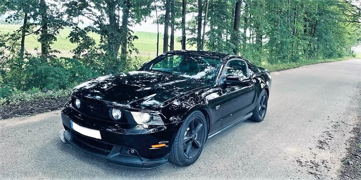 Sešlápněte plyn Fordu Mustang GT: zapůjčení na 60 minut, 24 hodin, víkend i celý týden