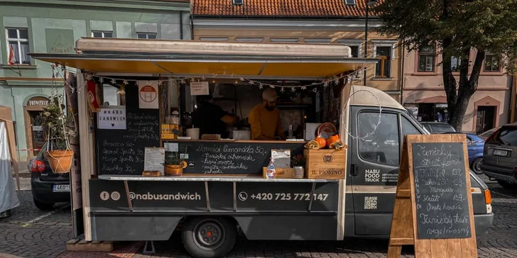 Tuniské menu z food trucku v Karlíně či na Malé Straně: masové či vege i s domácí limonádou