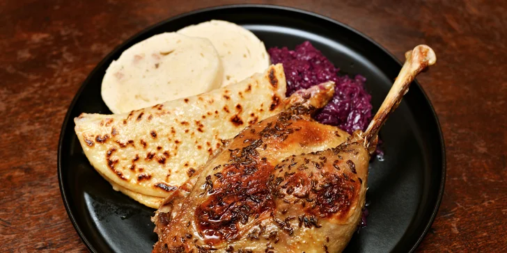 Svatomartinské menu: ¼ husy, červené zelí, houskové knedlíky a domácí lokše, jako dezert šulánky a panák malinovice