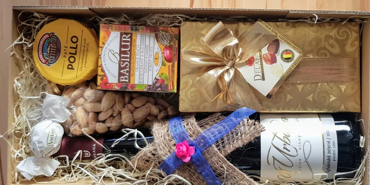 Balíčky pro gurmány: přívlastkové víno, belgické pralinky i čokoláda, paštika a šunka nebo olivy